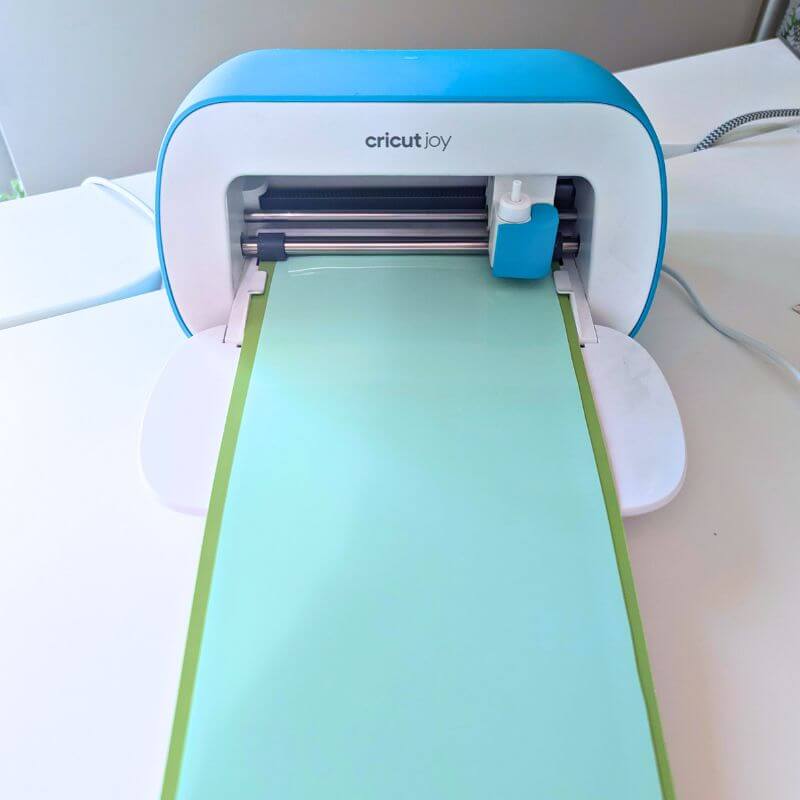 How to Apply a Cricut Vinyl Decal in just 7 steps